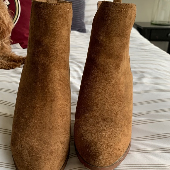 Tan “suede” booties - Picture 2 of 4